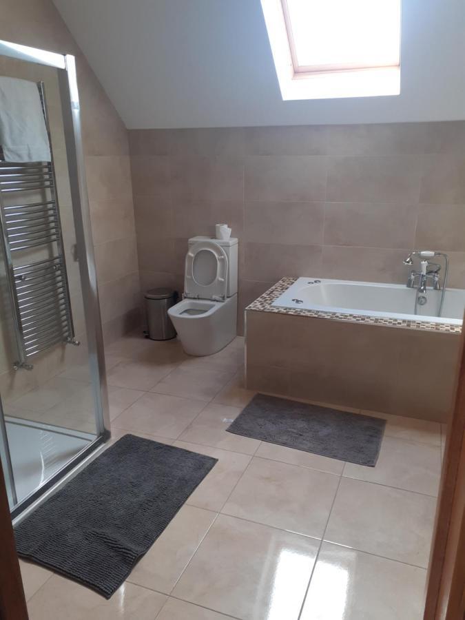 Single Or Twin Room In Lovely Country Residence Nobber Екстериор снимка