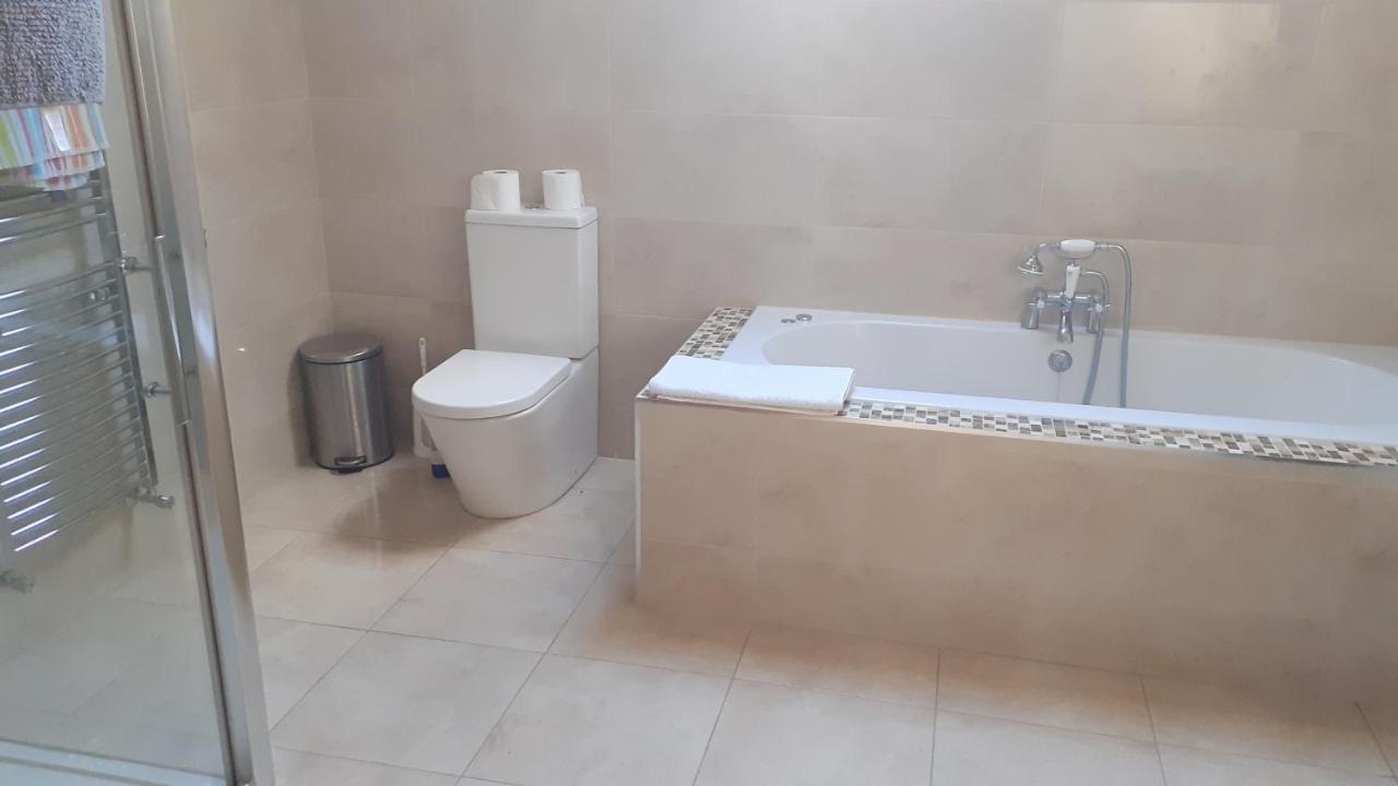 Single Or Twin Room In Lovely Country Residence Nobber Екстериор снимка